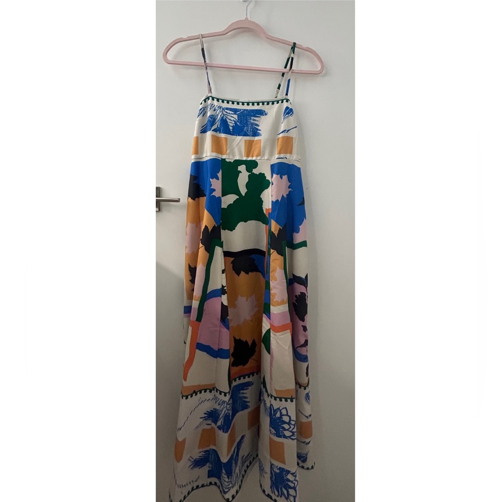 Xs super cute printed dress, worn but in good condition!